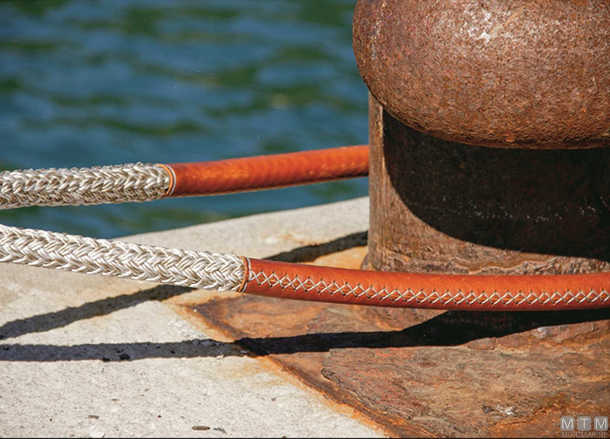 Beige braided mooring line with brown leather-covered eye, 75 cm, Ø28 mm, 16 m - original photo Motomarine Srl