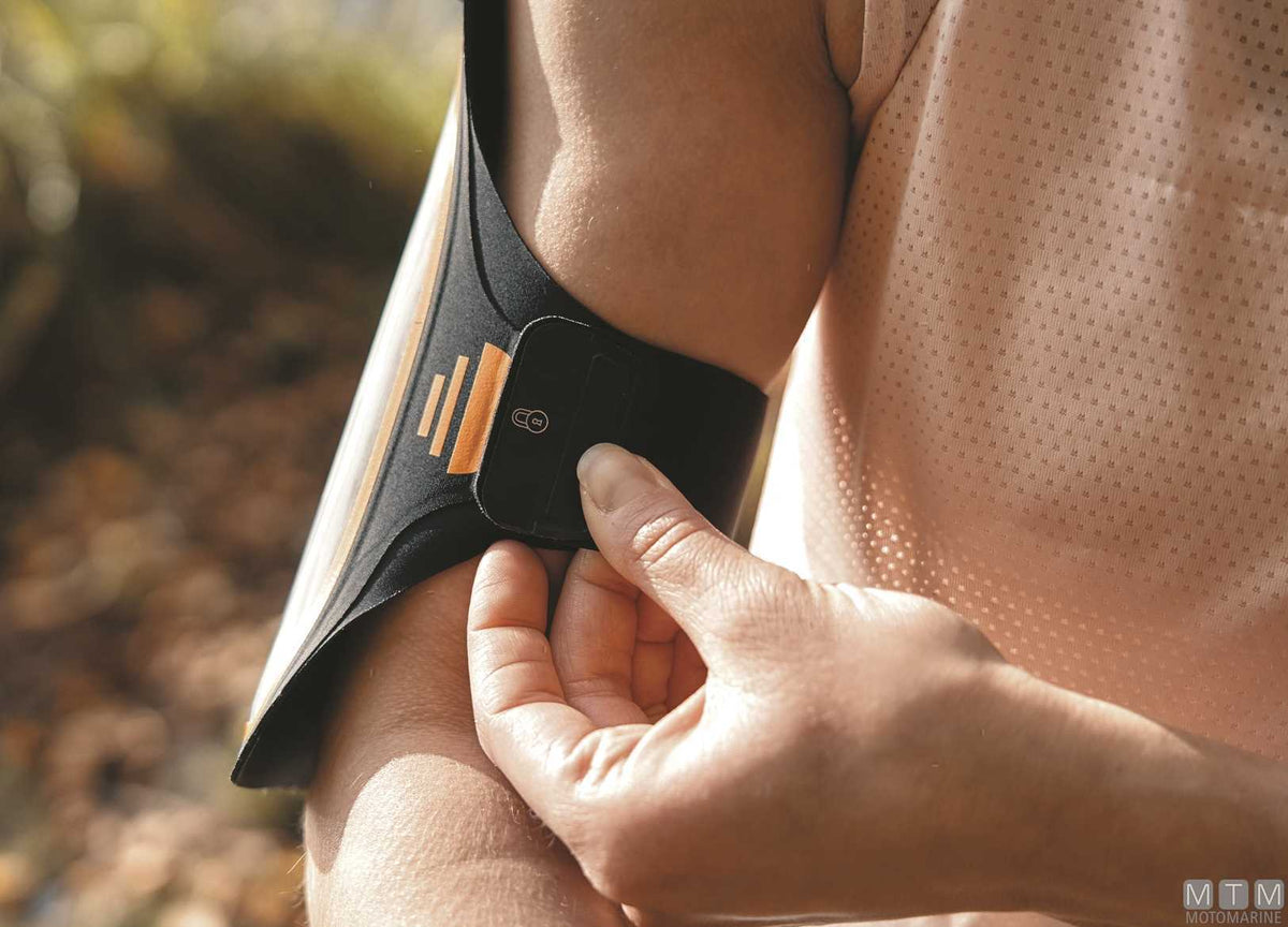 Fidlock waterproof armband case - original photo Motomarine Srl