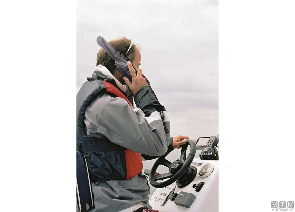 Aquapac Small VHF Waterproof Case 228 - original photo Motomarine Srl