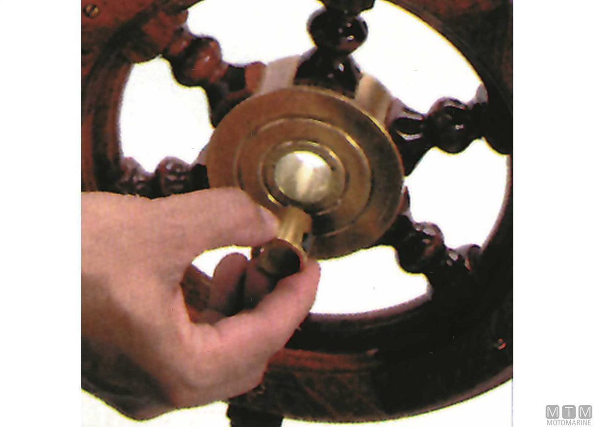 Hub cover for steering wheels >700 mm polished brass - original photo Motomarine Srl