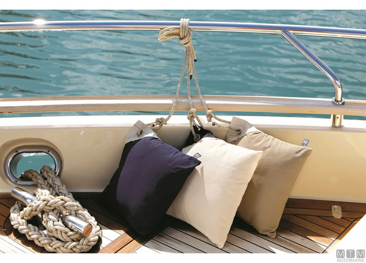 MB waterproof cushion 40x40 cm ecru - original photo Motomarine Srl