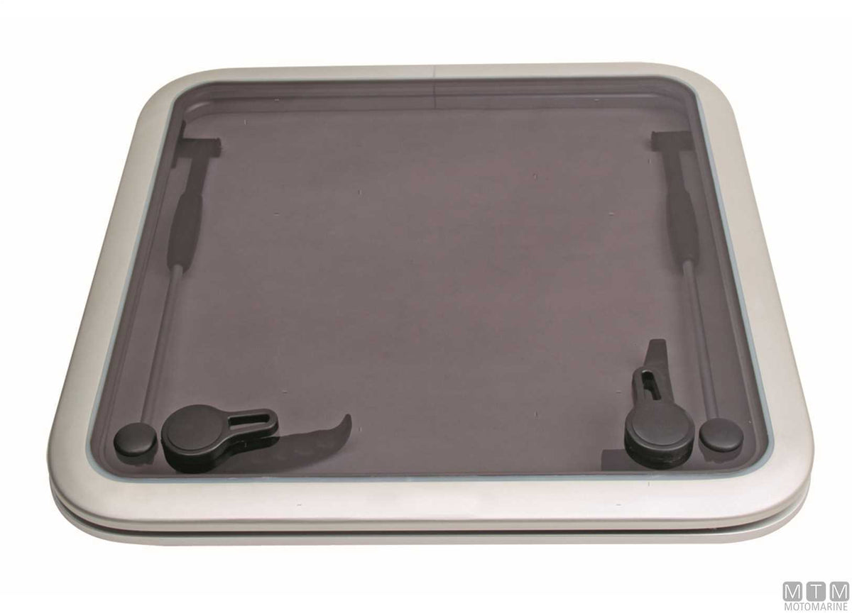 Square hatch MTM G-Type 567x567 mm in aluminium - original photo Motomarine Srl