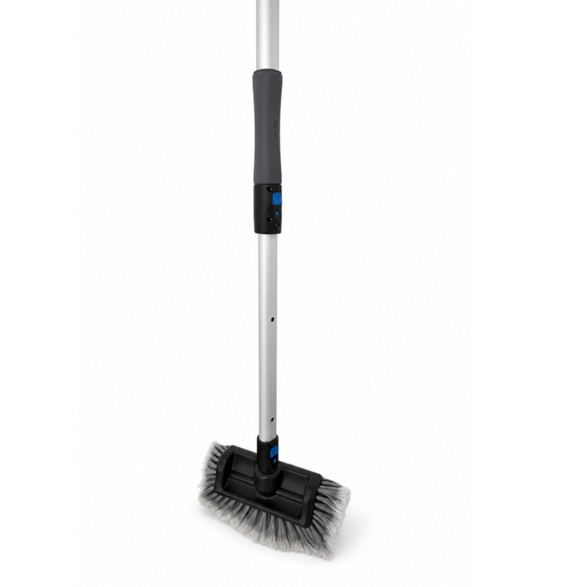 Jake Wash Kit: brush head fitted on the telescopic pole